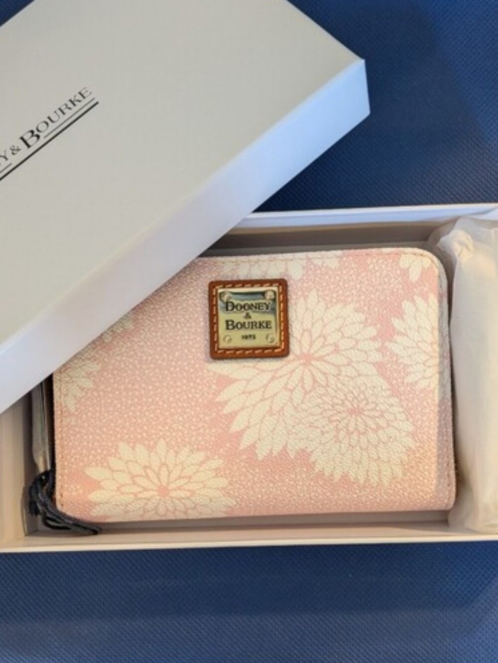 NWT! Dooney & Bourke Zinnia Medium Zip Around Wallet in BLUSH